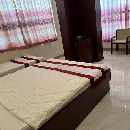 Hotel Tan Phu Лаги Экстерьер фото