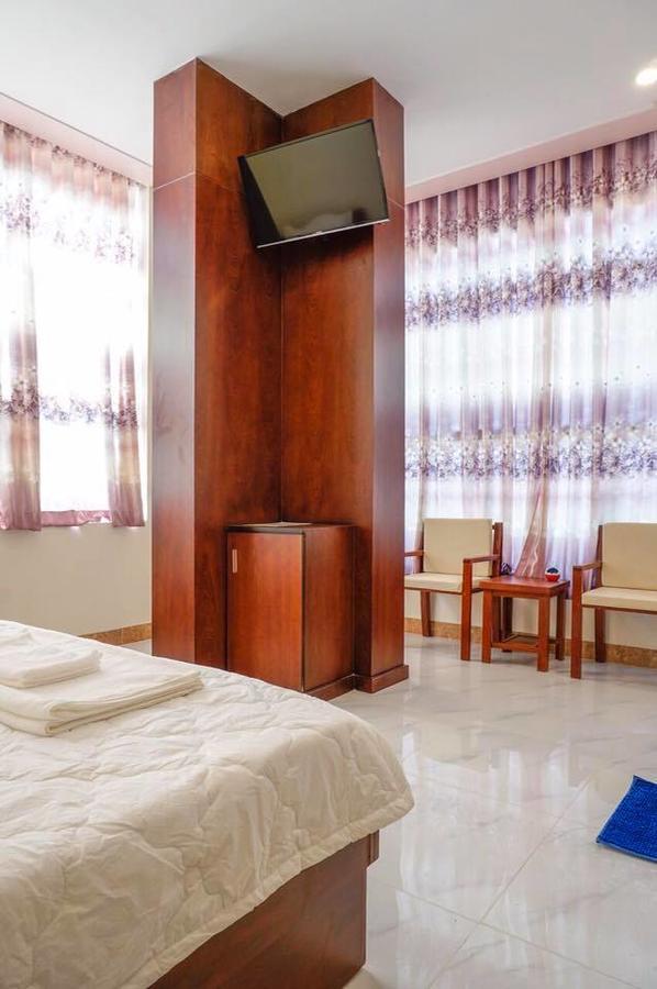 Hotel Tan Phu Лаги Экстерьер фото
