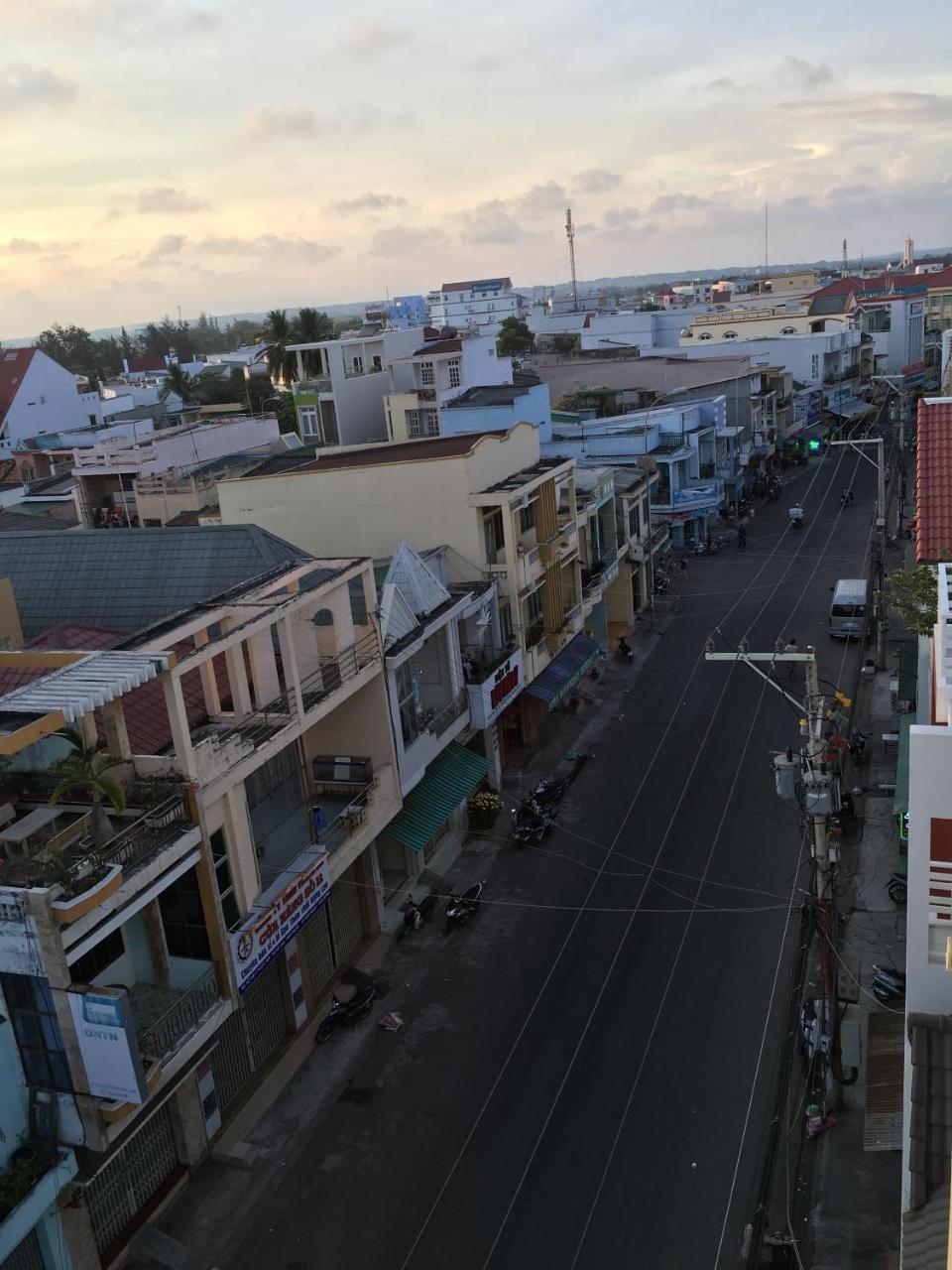 Hotel Tan Phu Лаги Экстерьер фото