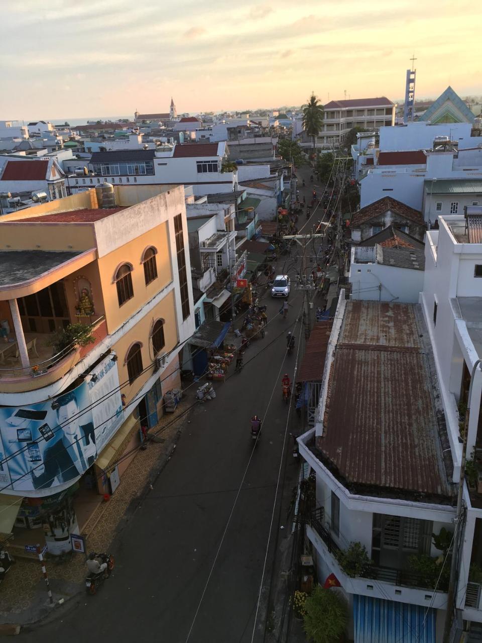 Hotel Tan Phu Лаги Экстерьер фото